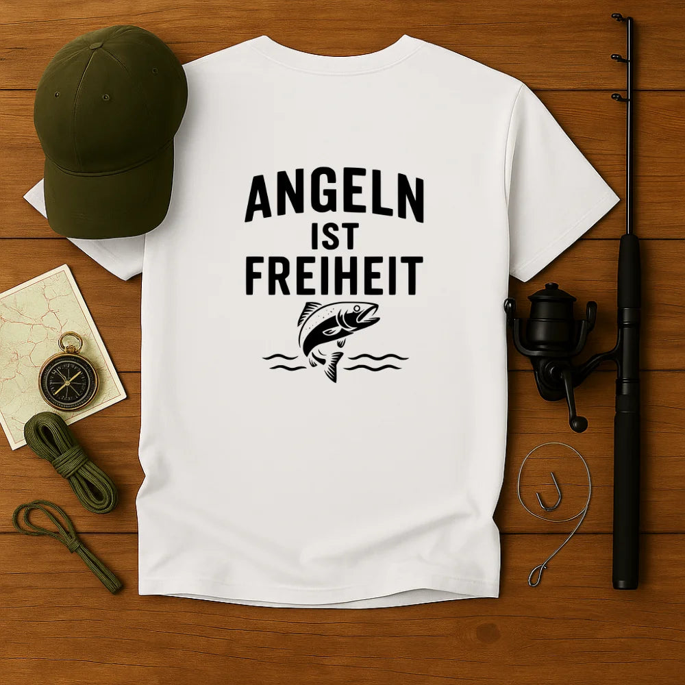 Angeln ist Freiheit – Rückenprint Edition T-Shirt